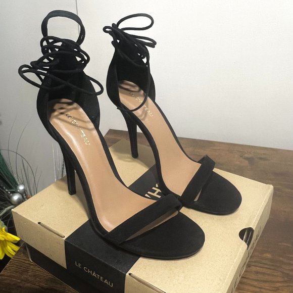 Le Chateau Heeled Strappy Sandals in Black (size 8 US) - Picture 3 of 4